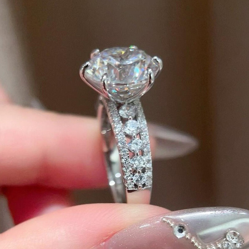 4캐럿, 뛰어난 광채를 자랑하는 클래식한 6갈래 디자인 - Moissanite Engagement Ring 1 Carat 리뷰 및 가격